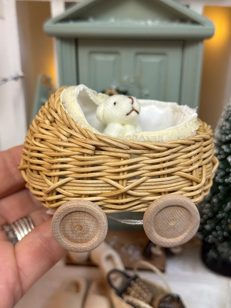 Mini Korbwagen gefüttert - mit Bärchen