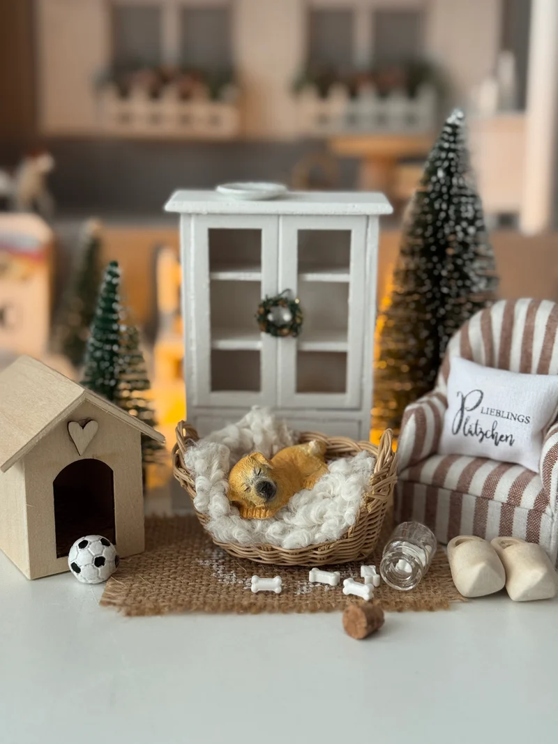 Miniatur Wichtel Hundehütte mit Zubehör – liebevoll gestaltetes Set für Wichtelhaus & Puppenstube, exklusiv & handarrangiert