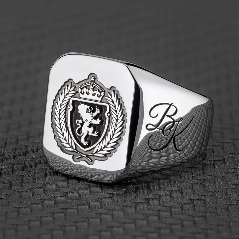 Herren Siegelring aus Edelstahl – Individuell gestaltet mit Monogramm | Personalisierter siegelring