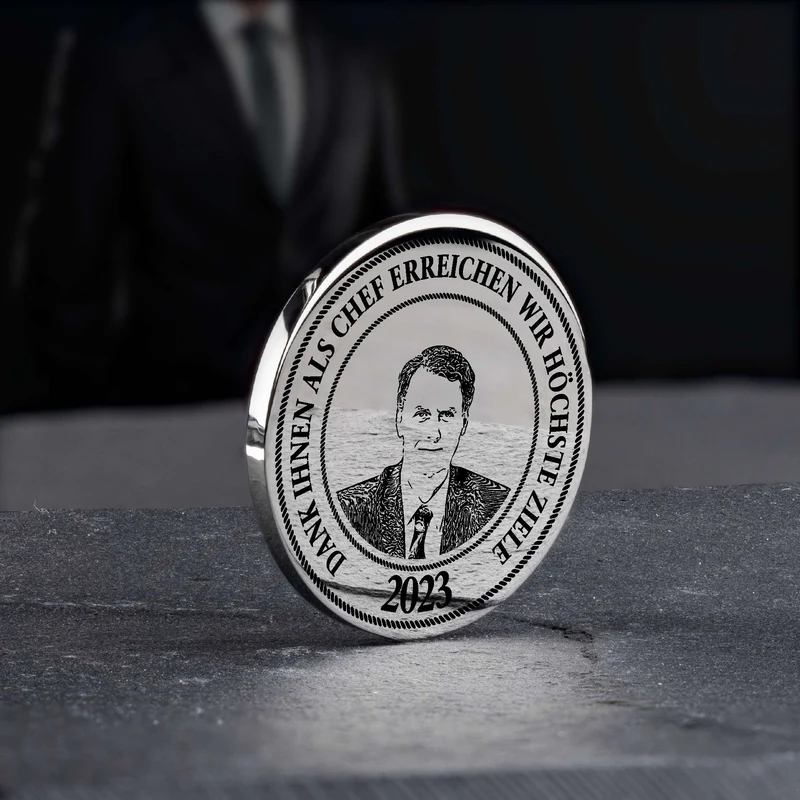 Bestes Geschenk für den Chef: Personalisierte Gedenkmünze