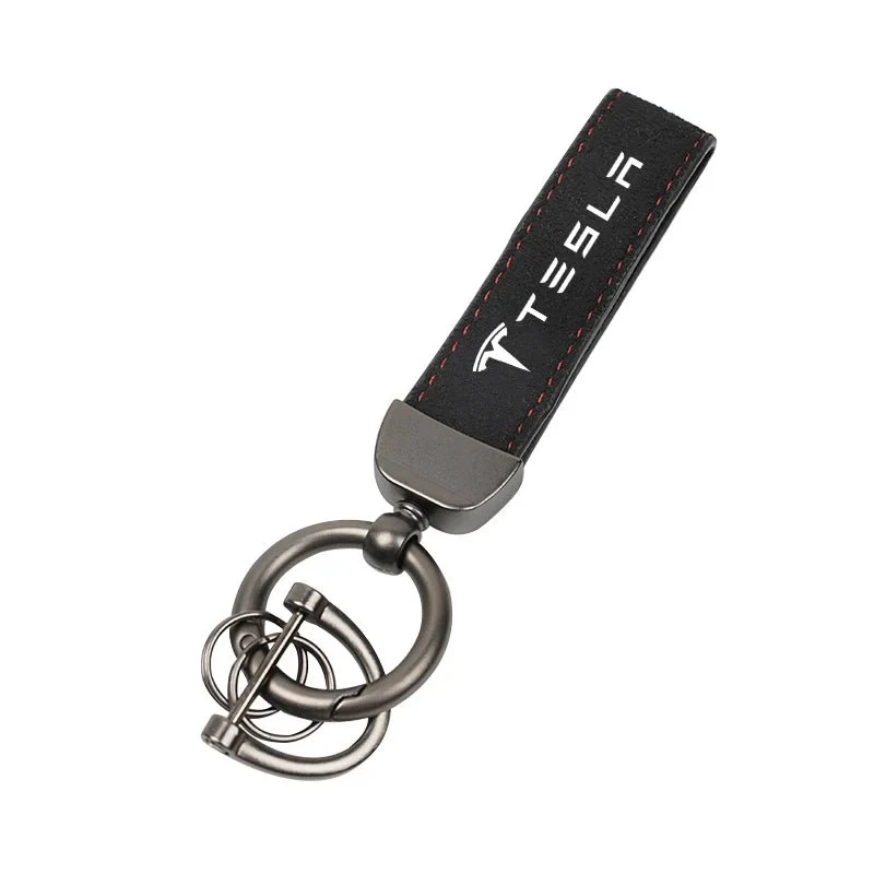 Schlüsselanhänger aus Wildleder mit roten Ziernähten und Tesla-Logo – Tesla-Geschenkserie